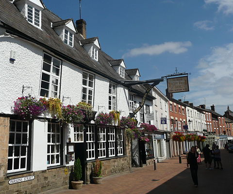 Banbury, UK, by Tom Bastin - http://www.flickr.com/photos/16801915@N06/6066182850/, CC BY 2.0, https://commons.wikimedia.org/w/index.php?curid=17033896