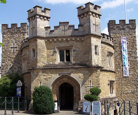 Buckingham, UK, by Chris Nyborg - Own work, CC BY-SA 3.0, https://commons.wikimedia.org/w/index.php?curid=998502