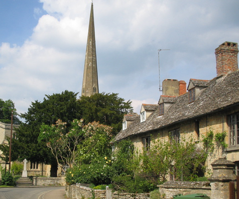 Kidlington, UK, By Andrew Chapman, CC BY-SA 2.0, https://commons.wikimedia.org/w/index.php?curid=4158911